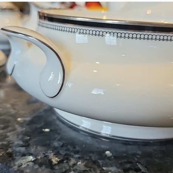 Royal DOULTON Vegetable / Soup Tureen with Lid - Picture 6 of 6